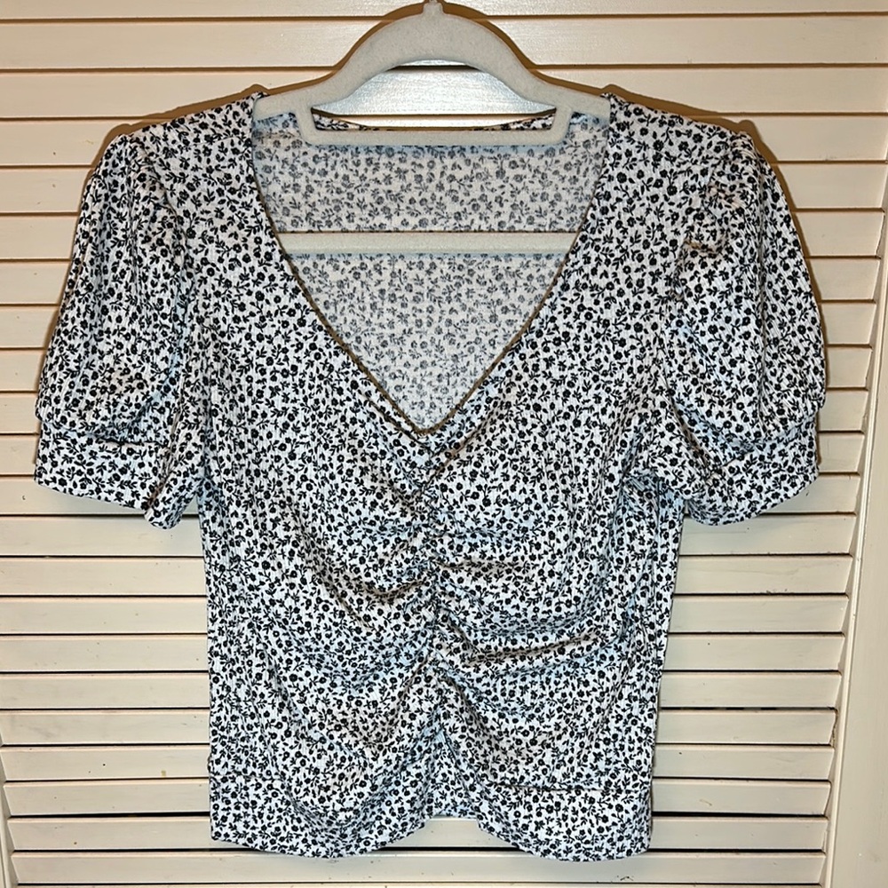 🌟Women's Black and White Floral Top